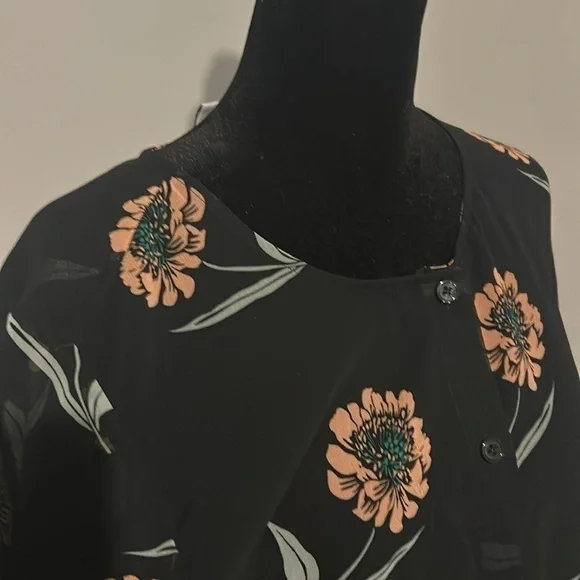 Cabi medium button down blouse   F - Picture 3 of 9